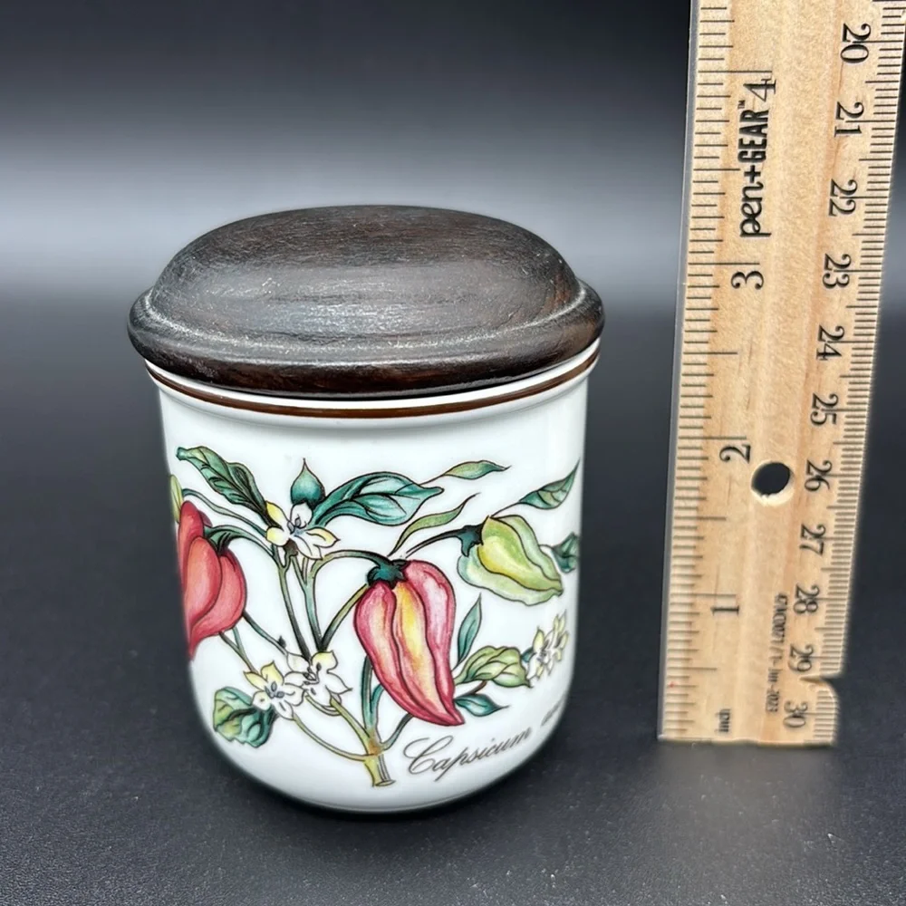 Villeroy & Boch Porcelain Botanical Capsicum Annuum Spice Jar